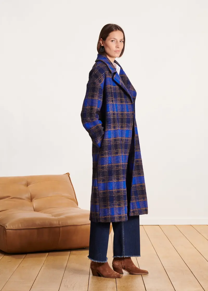 Manteau long bleu à carreaux