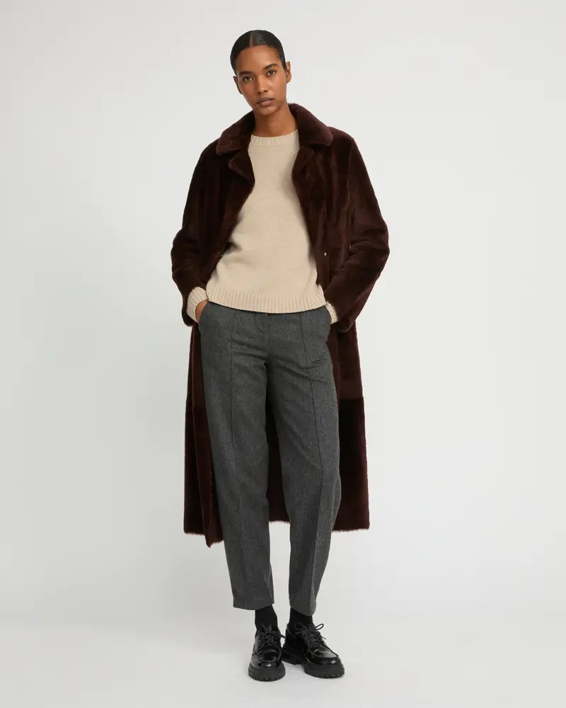 Manteau long ceinturé en peau lainée réversible