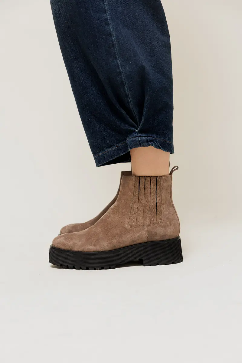 MOON - Bottines Chelsea Crantées en Cuir à Plateforme Taupe