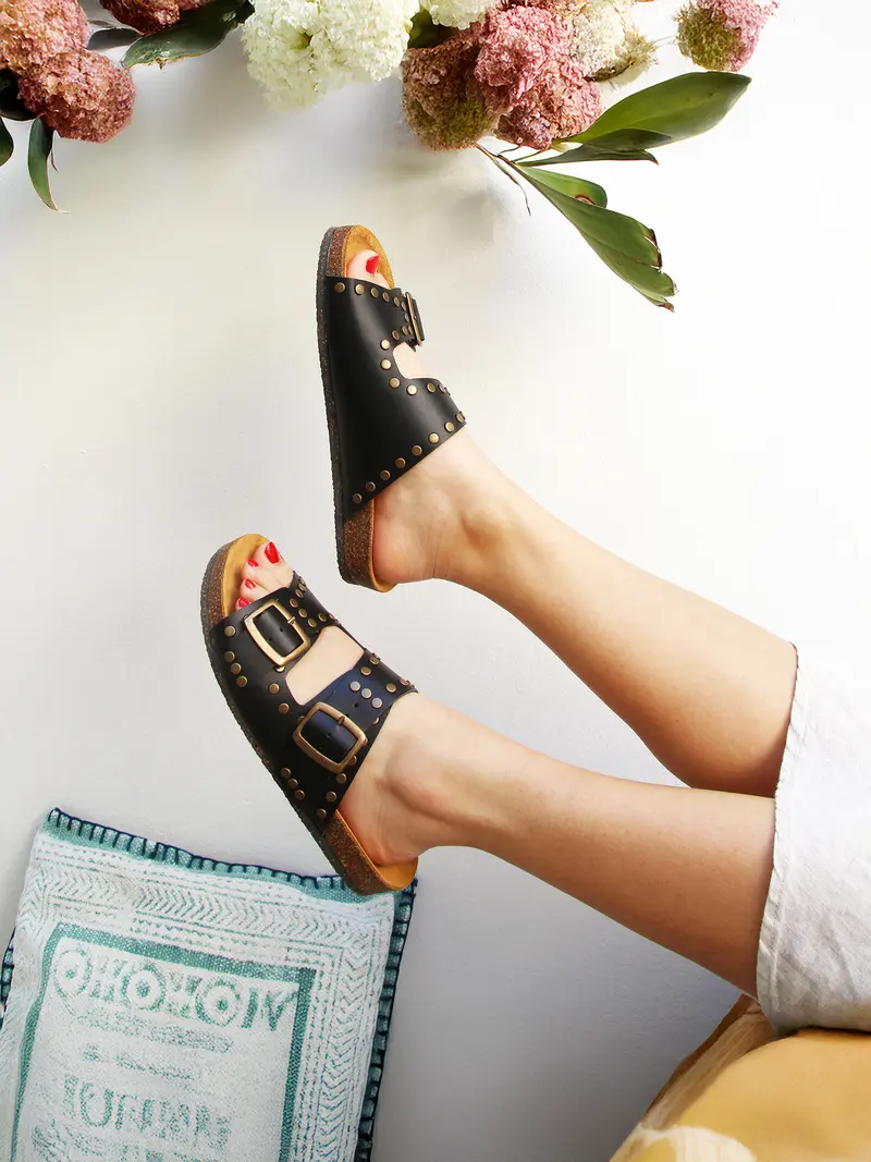 Mules liège clous cuir noir