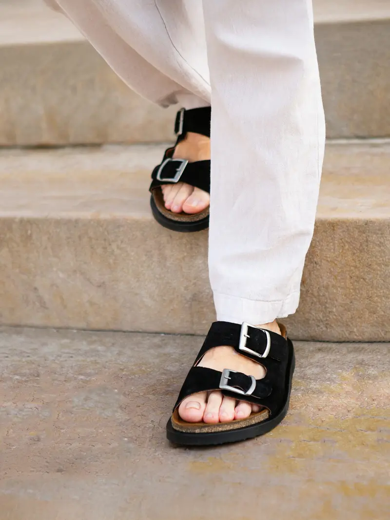 Mules liège cuir daim noir