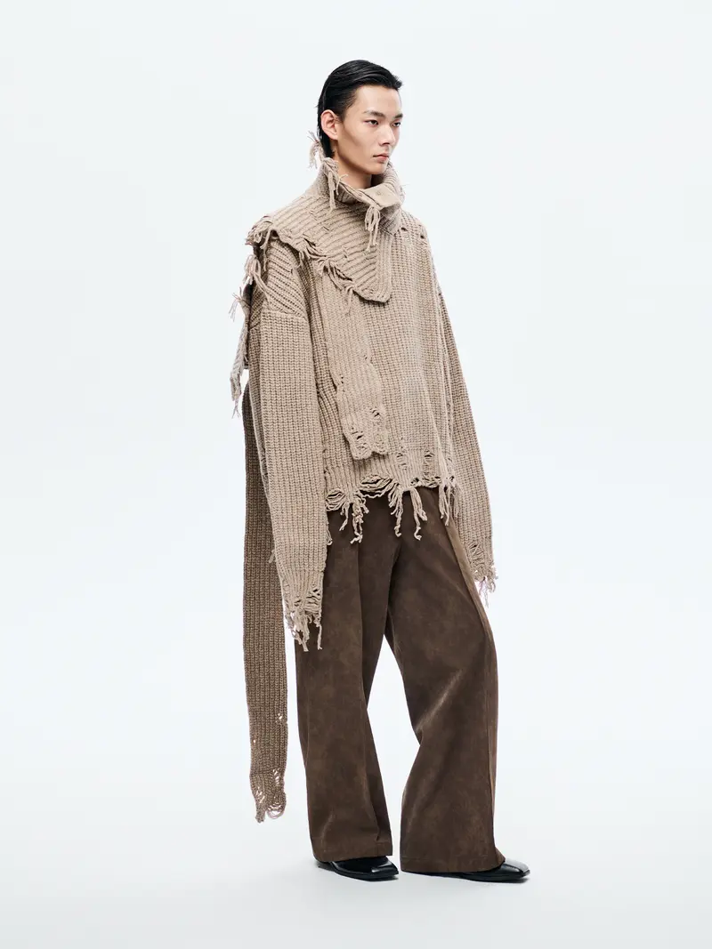 OATMEAL DISTRESSED TURTLENECK SWEATER