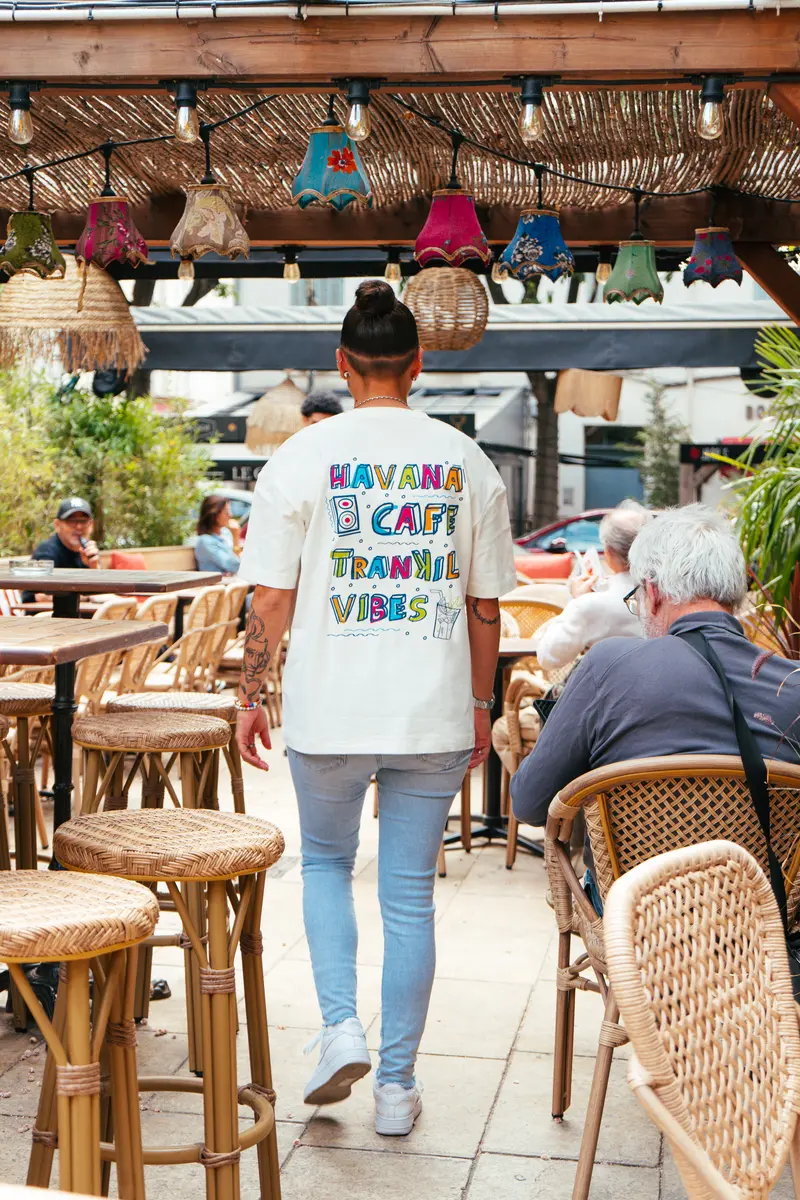 Oversize Havana Café
