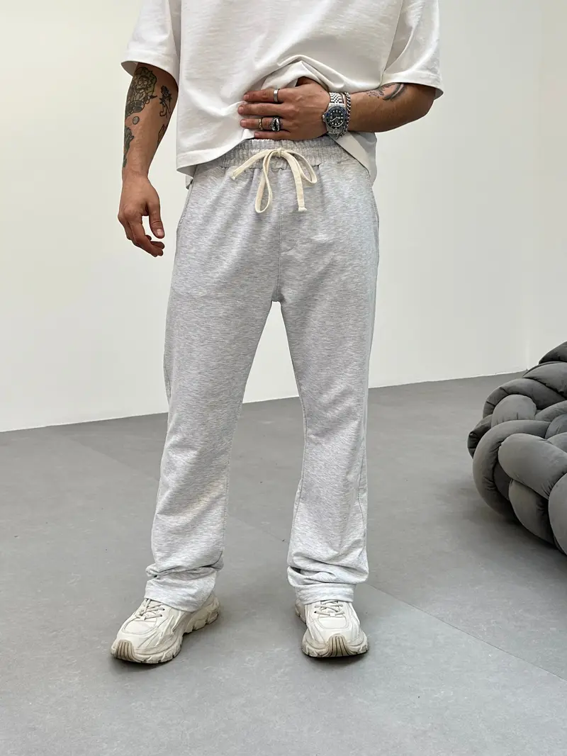 Pantalon Jogging Gris Coupe Droite et Large