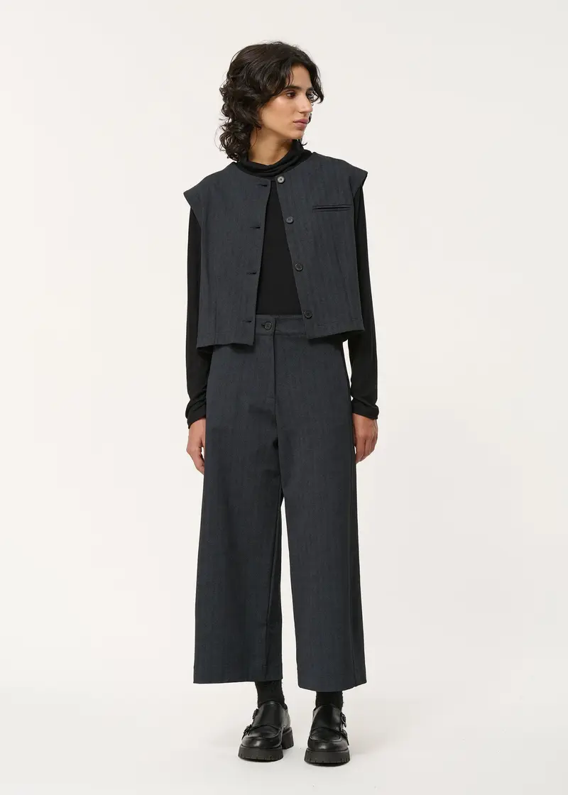 Pantalon large gris foncé à chevrons taille haute
