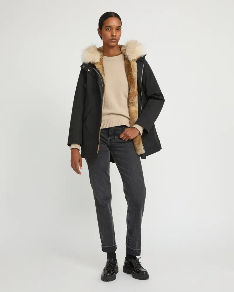 Parka courte tissu technique, fourrure de coyote et de lapin