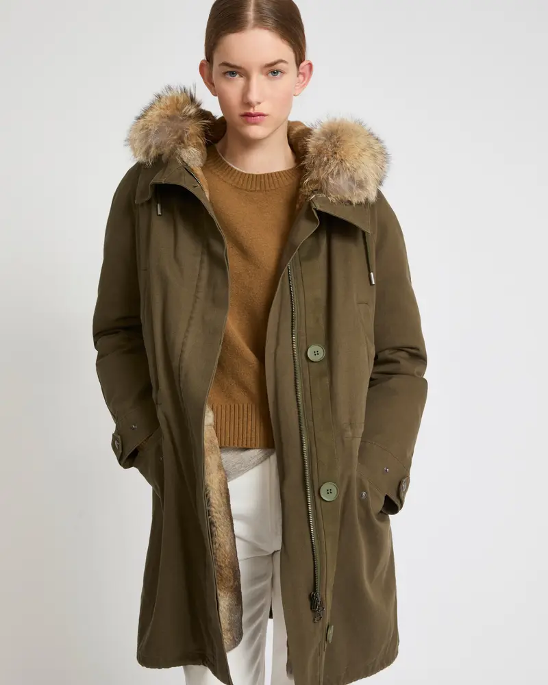 Parka iconique longue en gabardine de coton avec fourrure de coyote et lapin