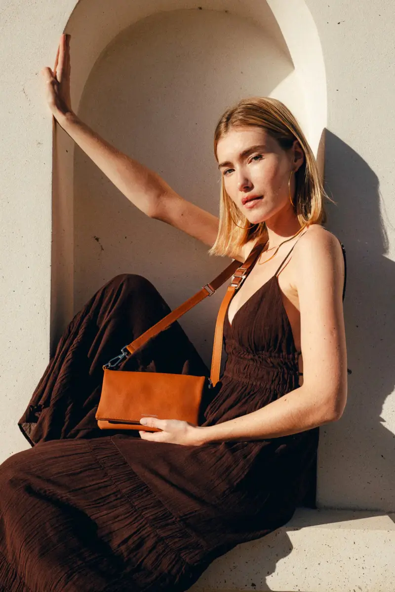 Pochette femme cuir Mycène – Bandoulière – Fabriquée en France