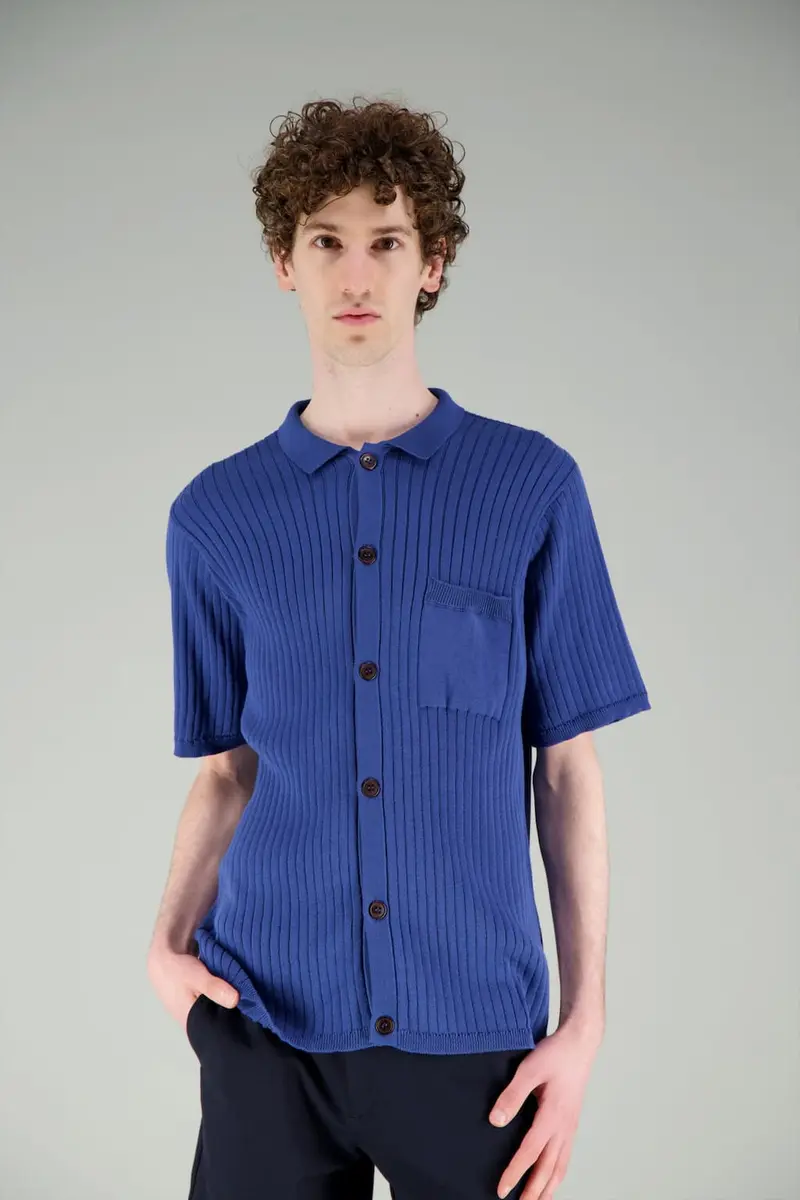 Polo tricoté bleu