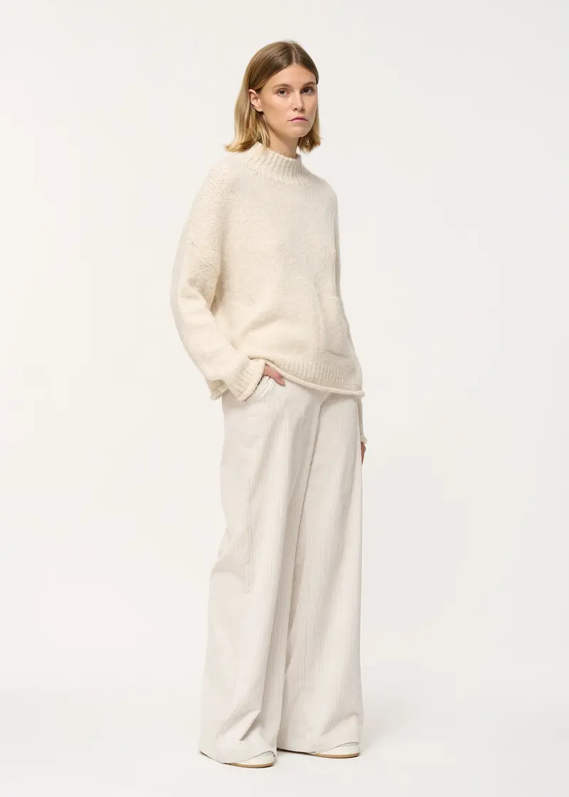 Pull blanc oversize en maille mousseuse col montant