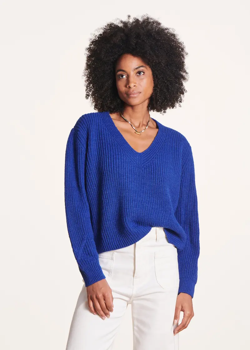 Pull bleu court col V