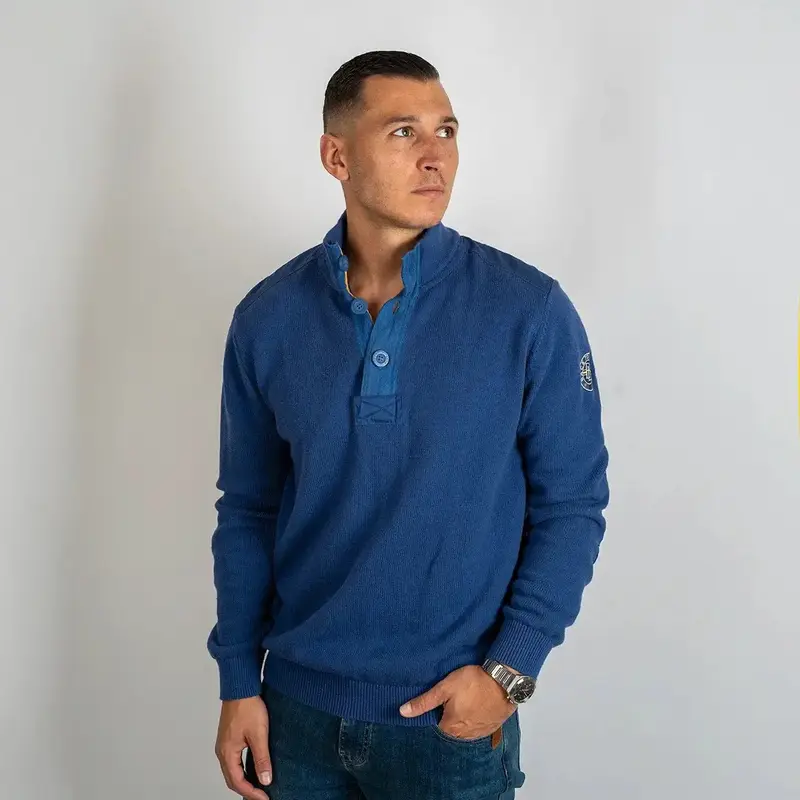 Pull camionneur boutonné bleu