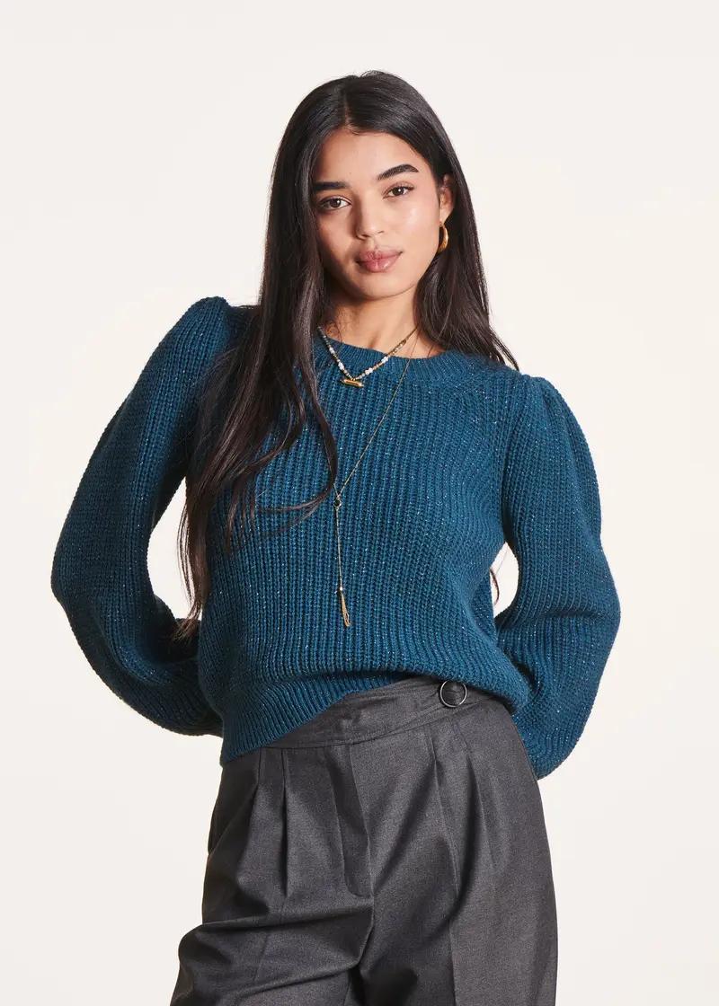 Pull court bleu pétrole col rond en maille irisée