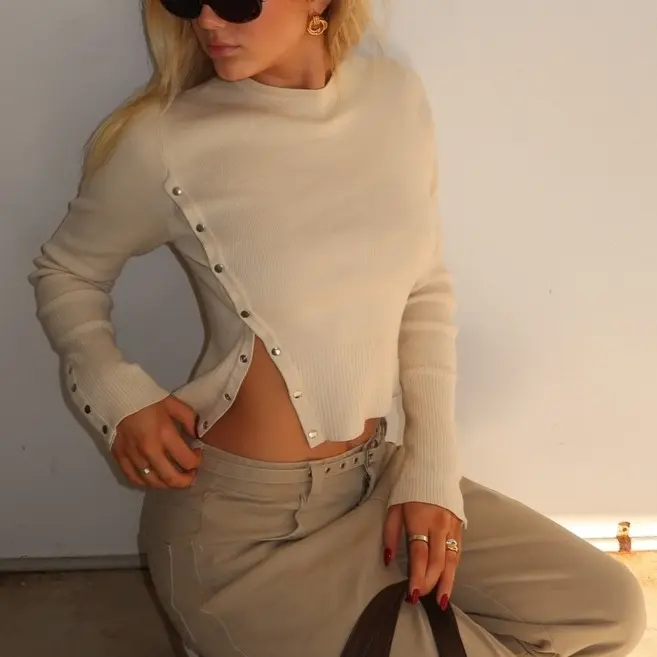 Pull Femme Maille Fendue – Boutons Irréguliers & Style Street Fashion
