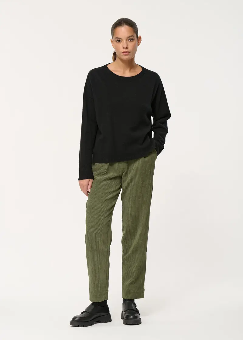 Pull noir droit en laine fine