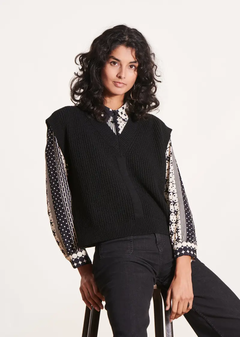 Pull noir sans manches en maille côtes perlées
