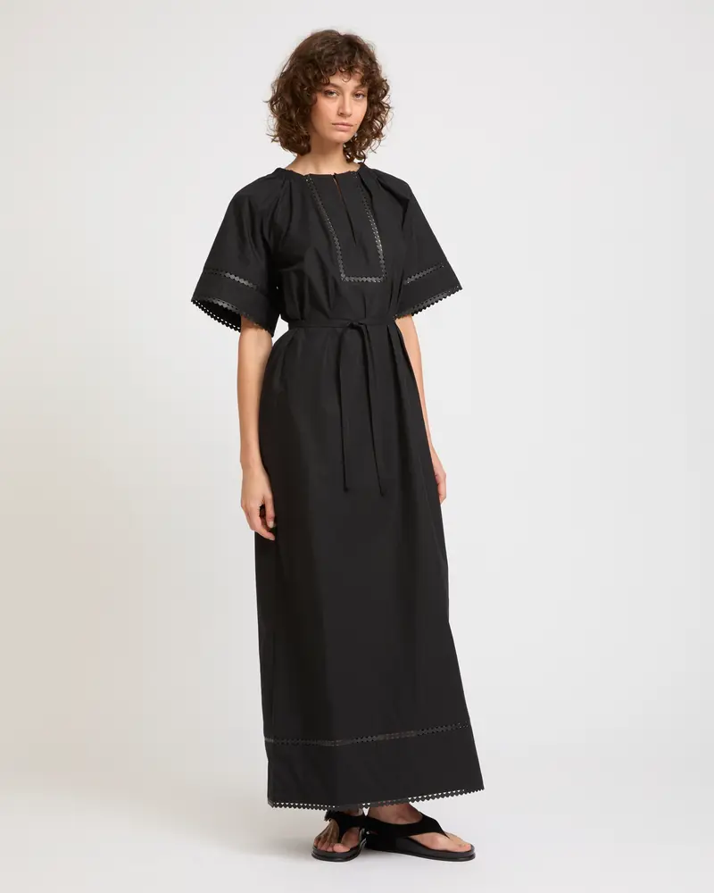 Robe à manches courtes en popeline de coton et détails cuirs