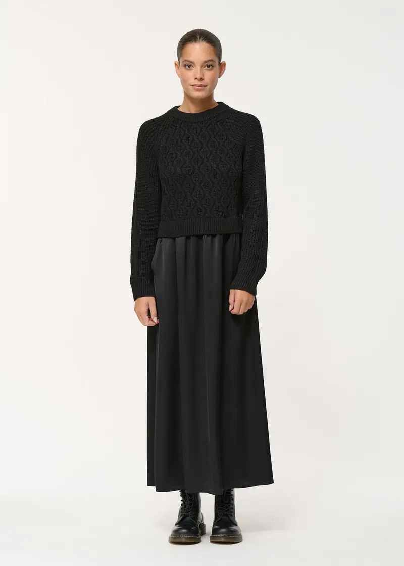 Robe ample 2 en 1 noire à torsades graphiques
