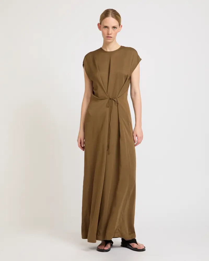 Robe asymétrique modulable en satin