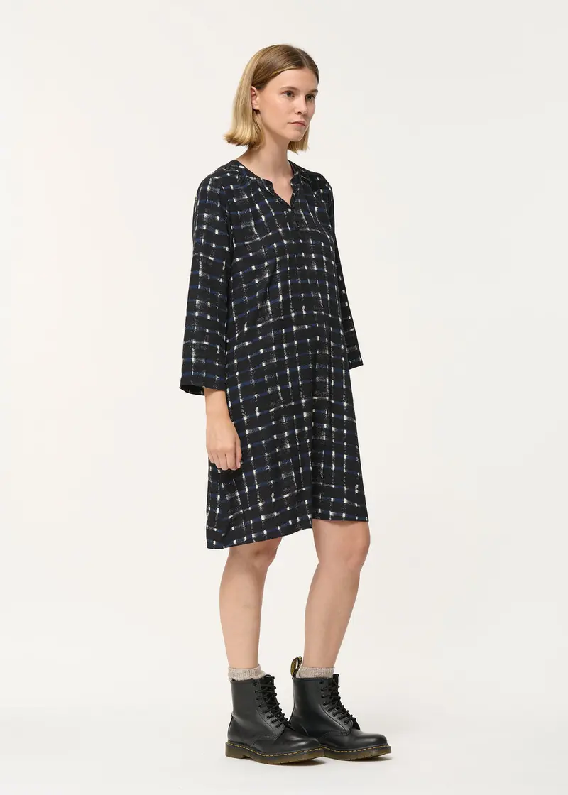 Robe courte bleu marine trapèze à imprimé carreaux