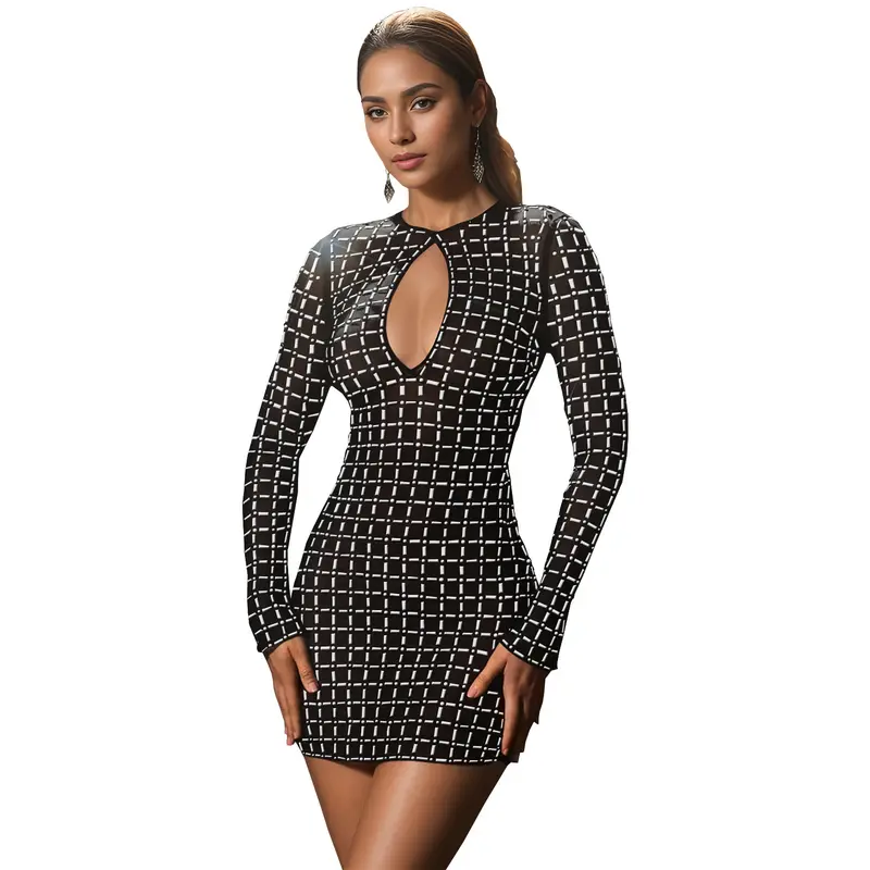 Robe courte dos nu à strass et manches longues
