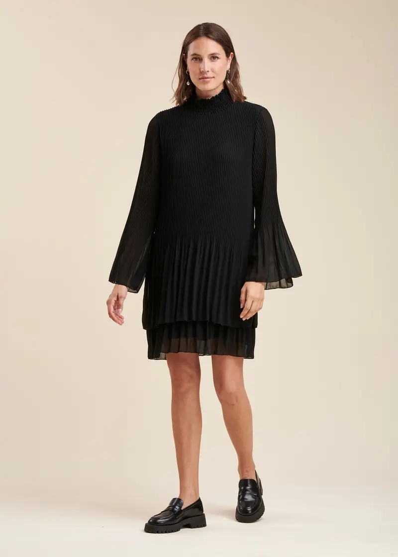 Robe courte en voile de polyester plissé