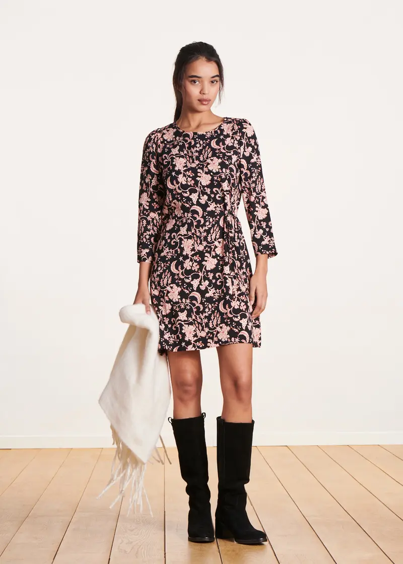 Robe courte noire manches 7/8ème à imprimé