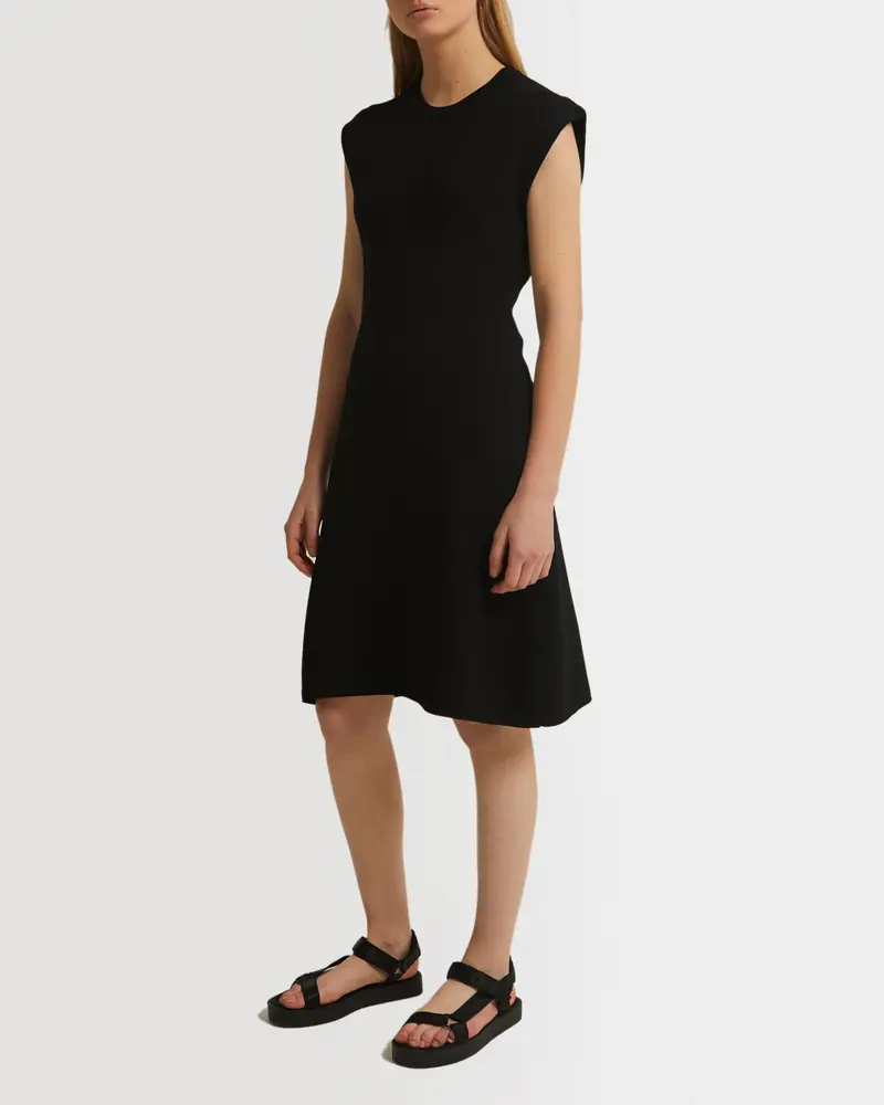 Robe courte sans manches en maille stretch