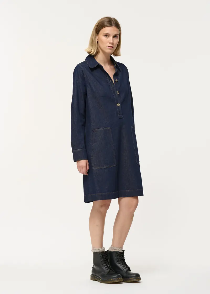 Robe courte trapèze bleue en denim souple