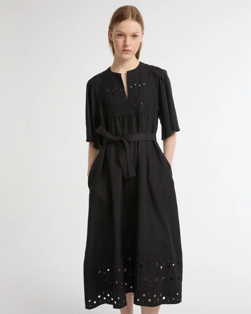 Robe fluide en lin brodé