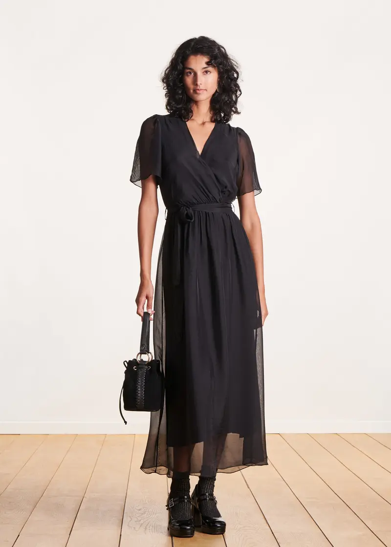 Robe longue cintrée bohème noire en voile uni