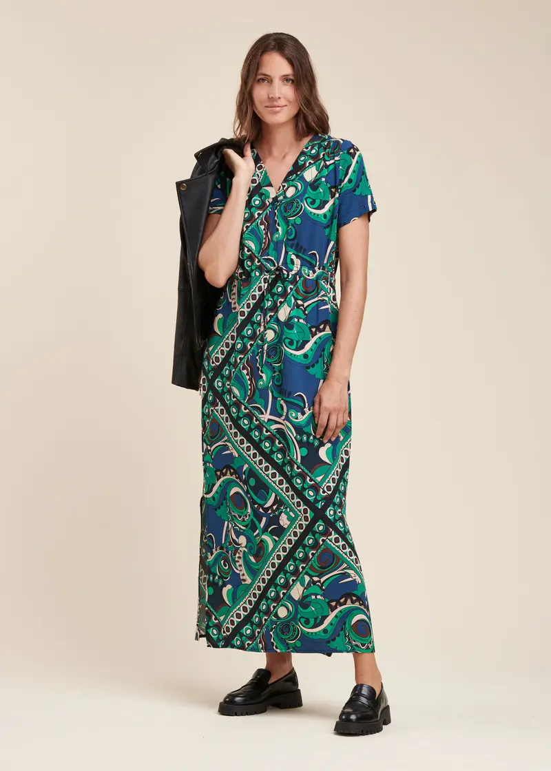 Robe longue coupe droite en viscose Ecovero à imprimé foulard