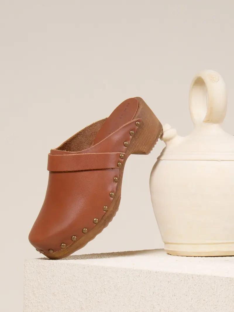 Sabots bois cuir cognac