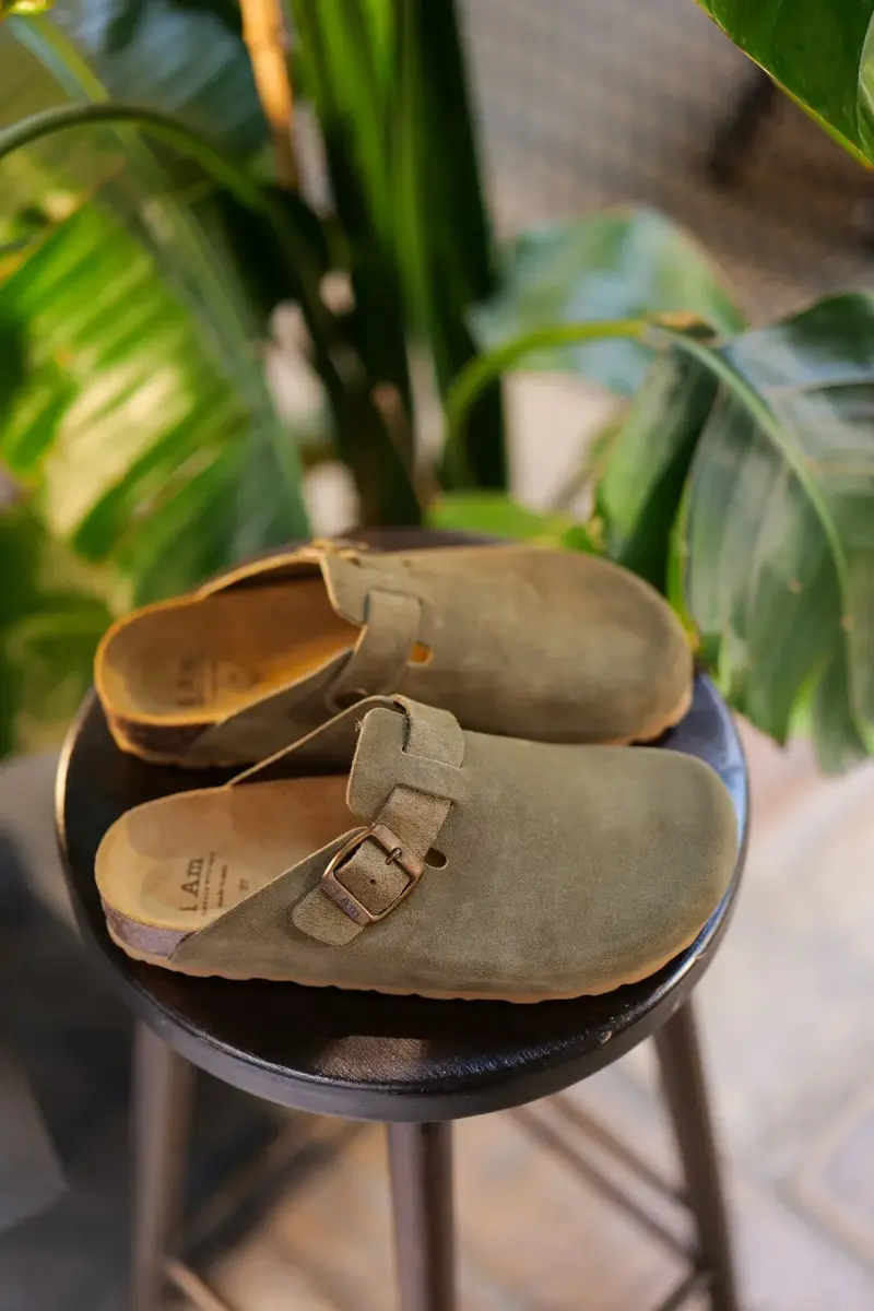 Sabots mules femme suède kaki I'm Free – Style Boston – Fabriqués en Espagne