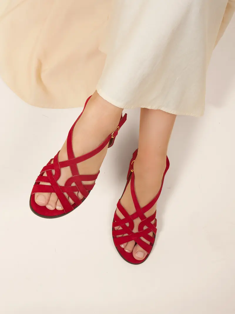 Sandales plates brides cuir daim rouge