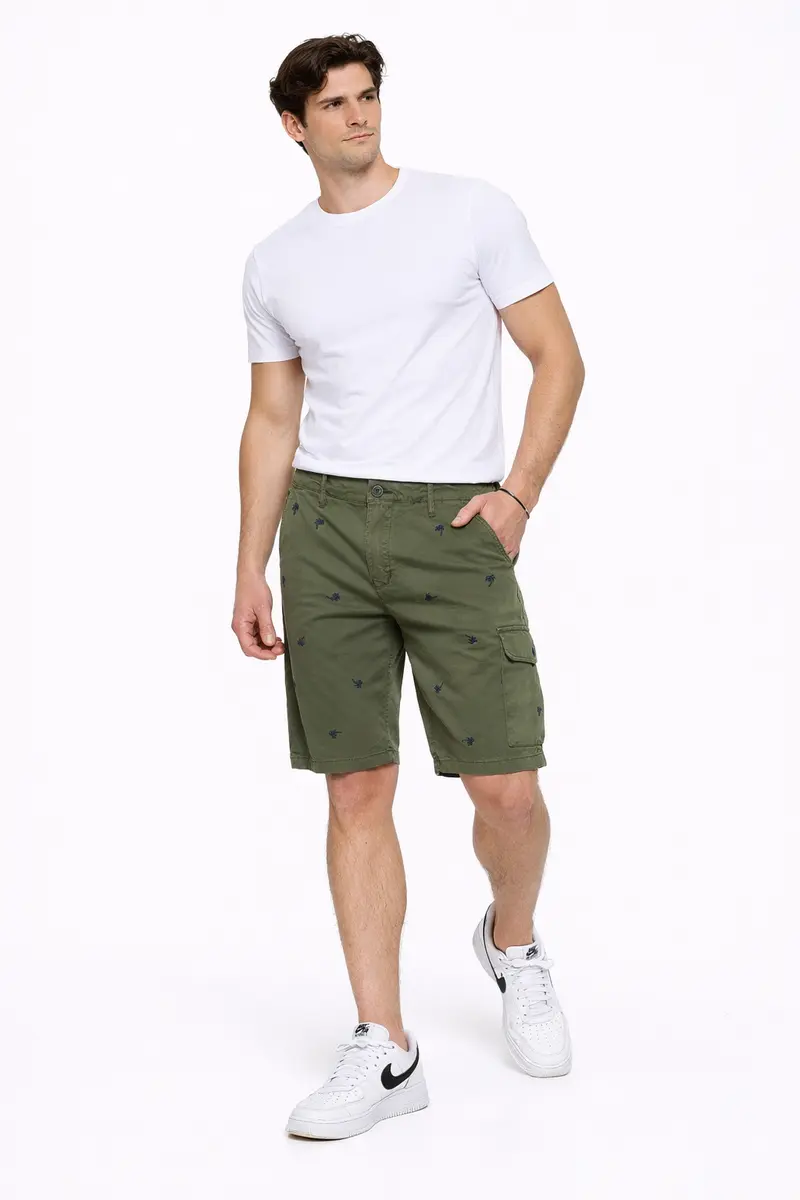 Short homme Vert avec motifs brodés