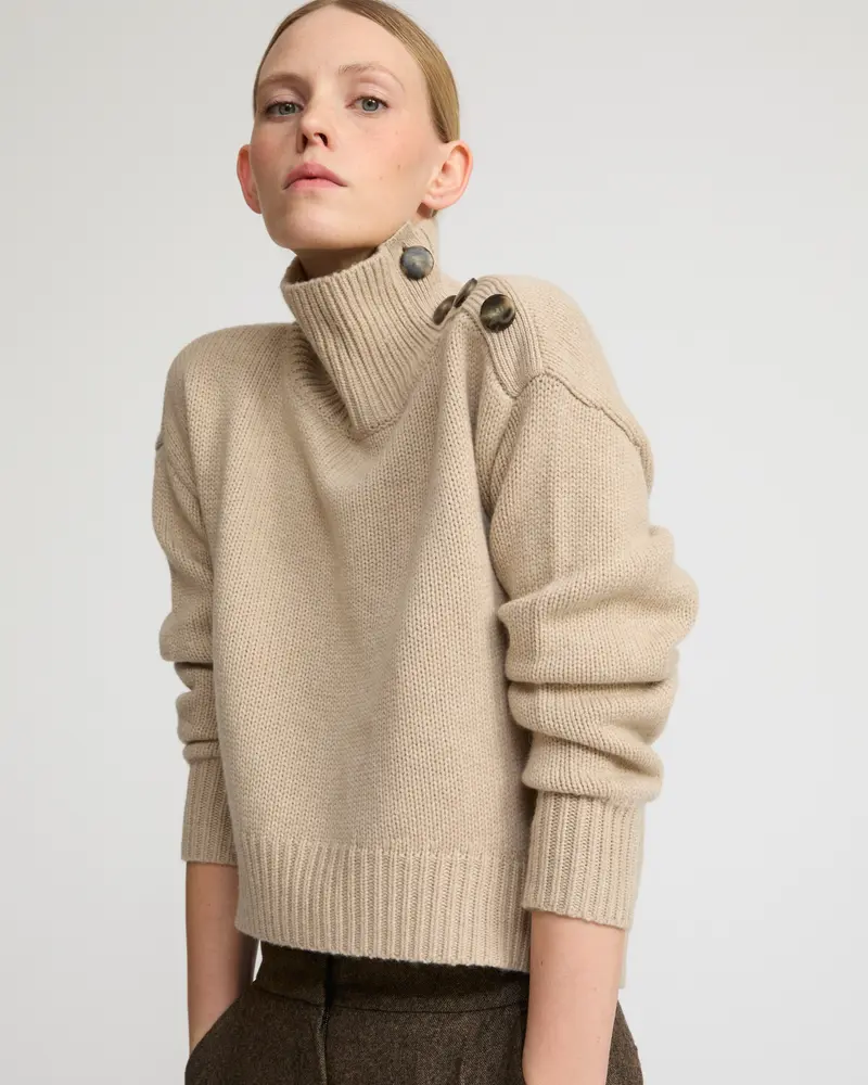 Short oversized knitted jumper