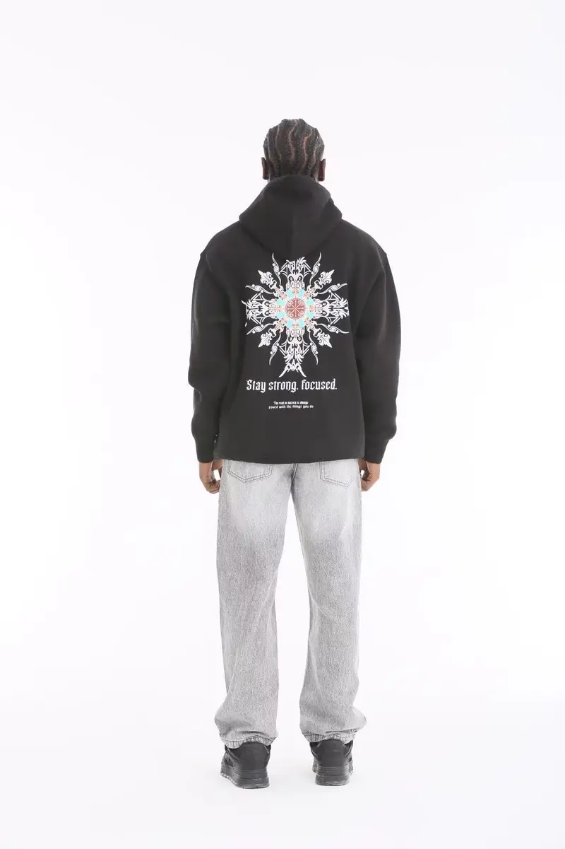 Sweat à capuche avec mandala tribal coloré