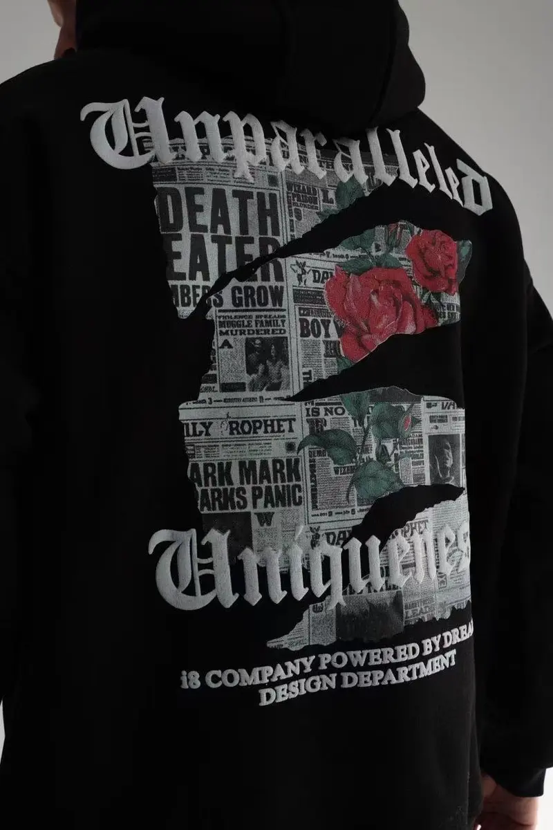 Sweat à capuche avec roses imprimées