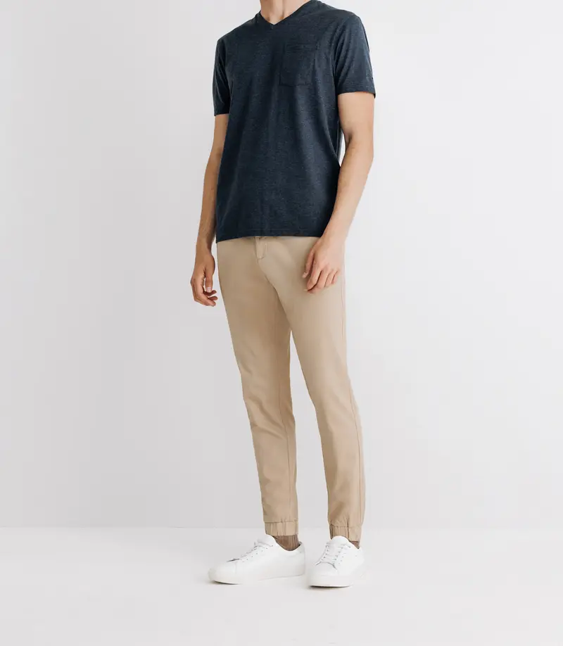T-shirt col V avec poche marine