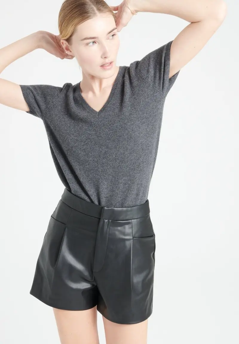 T-shirt Col V Cachemire Gris Anthracite — Studio Cashmere8