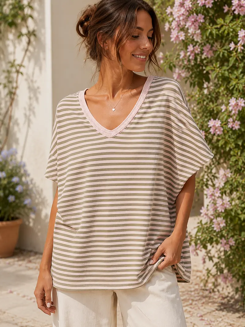 T-shirt col V rayé kaki/rose