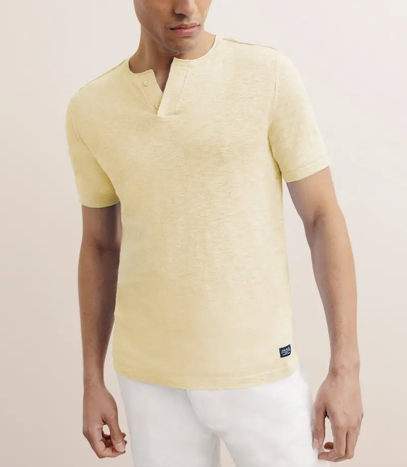 T-shirt en lin boutonné jaune