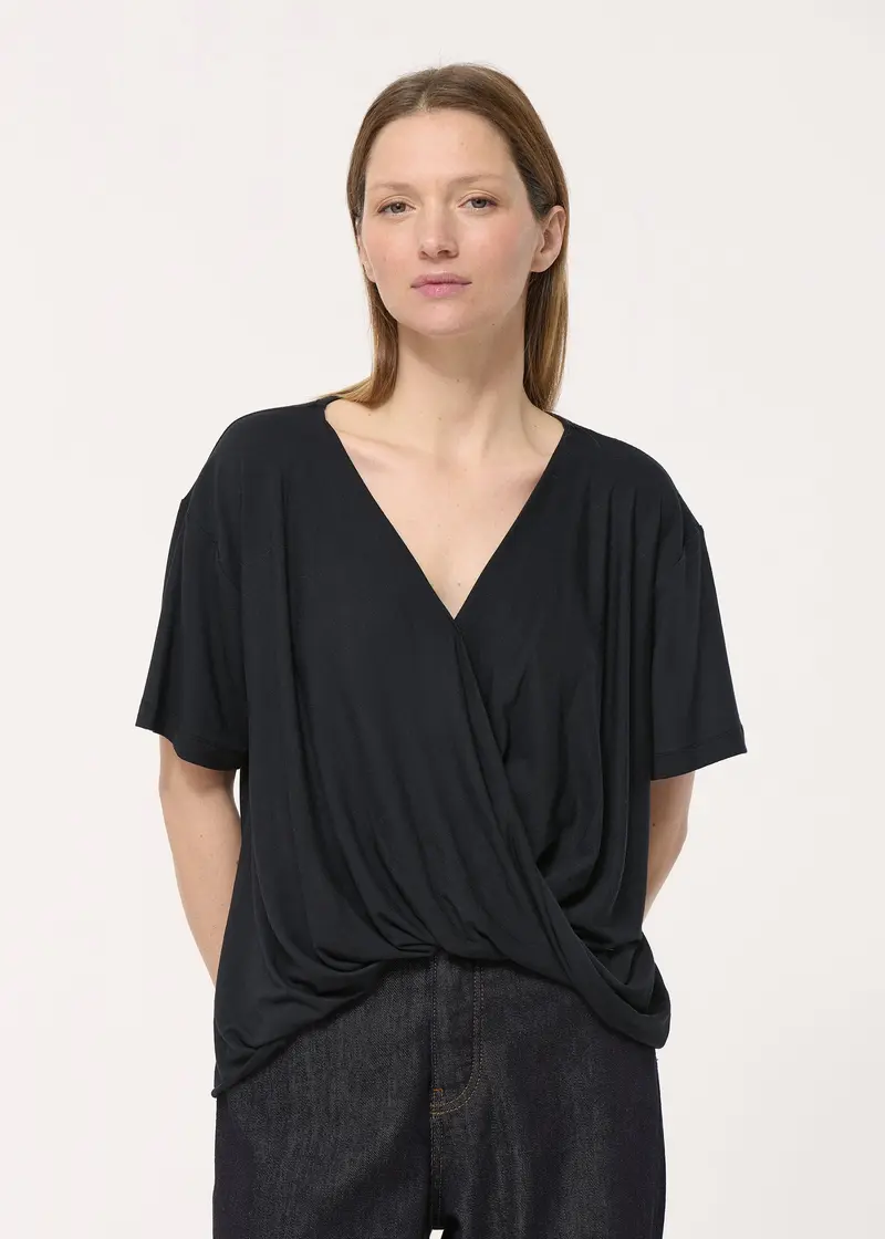T-shirt noir effet cache-cœur drapé