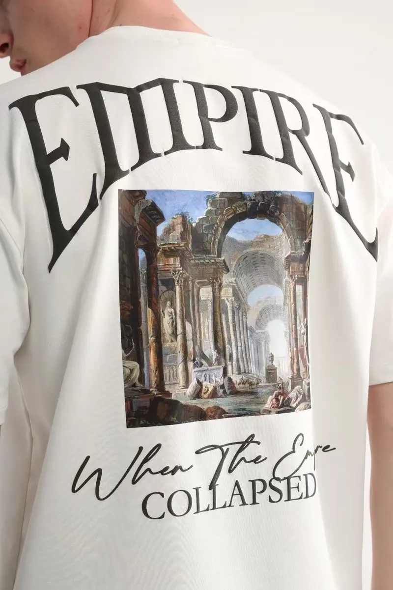 T-shirt oversize avec illustration artistique