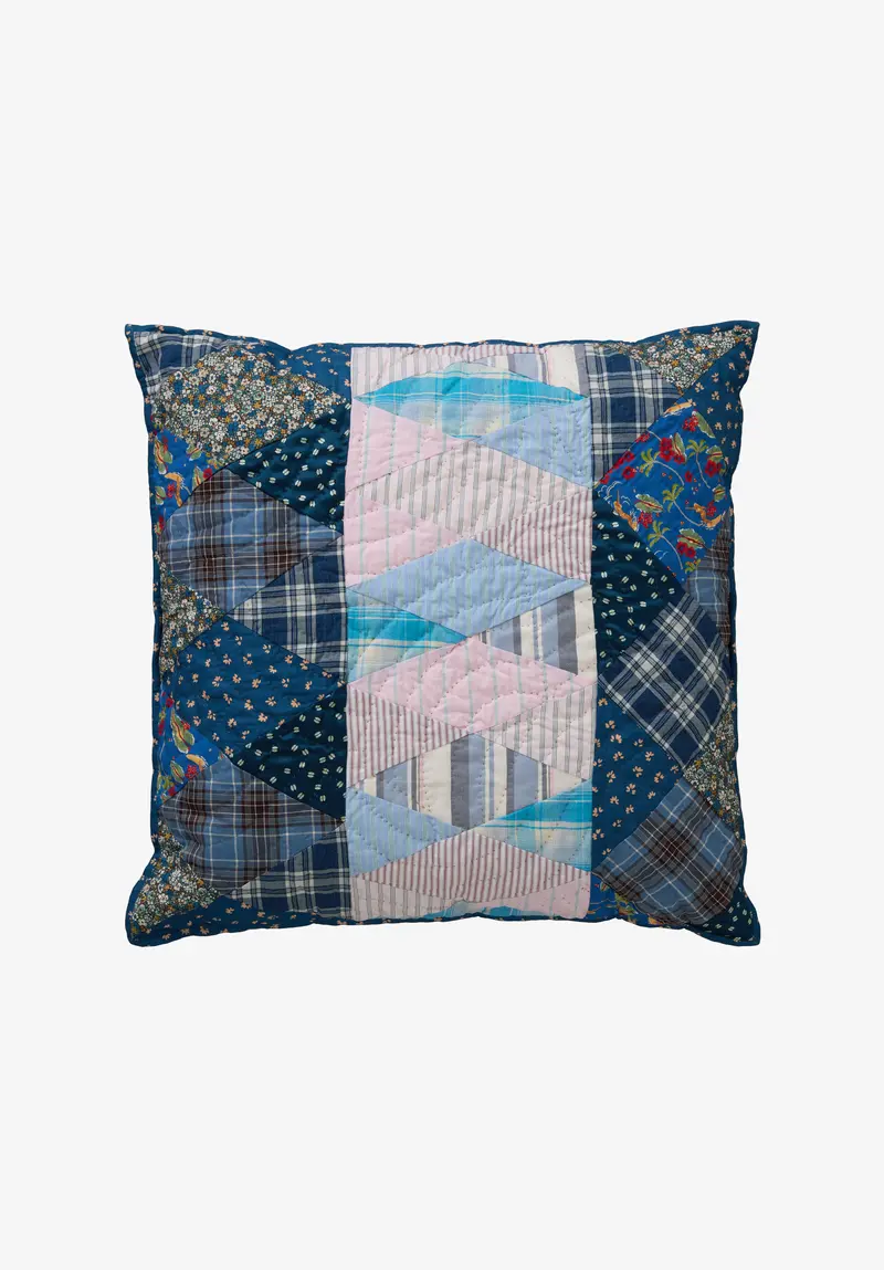 The Quiet One Quilt Kissen