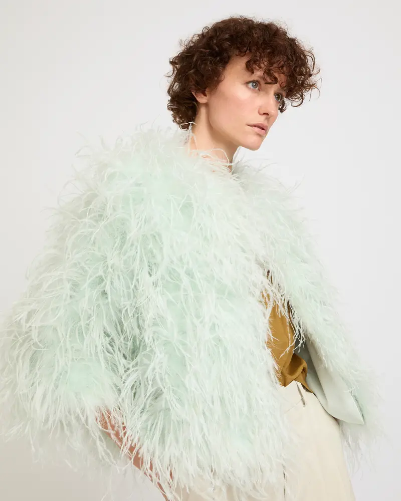 Veste courte en plumes d'autruche