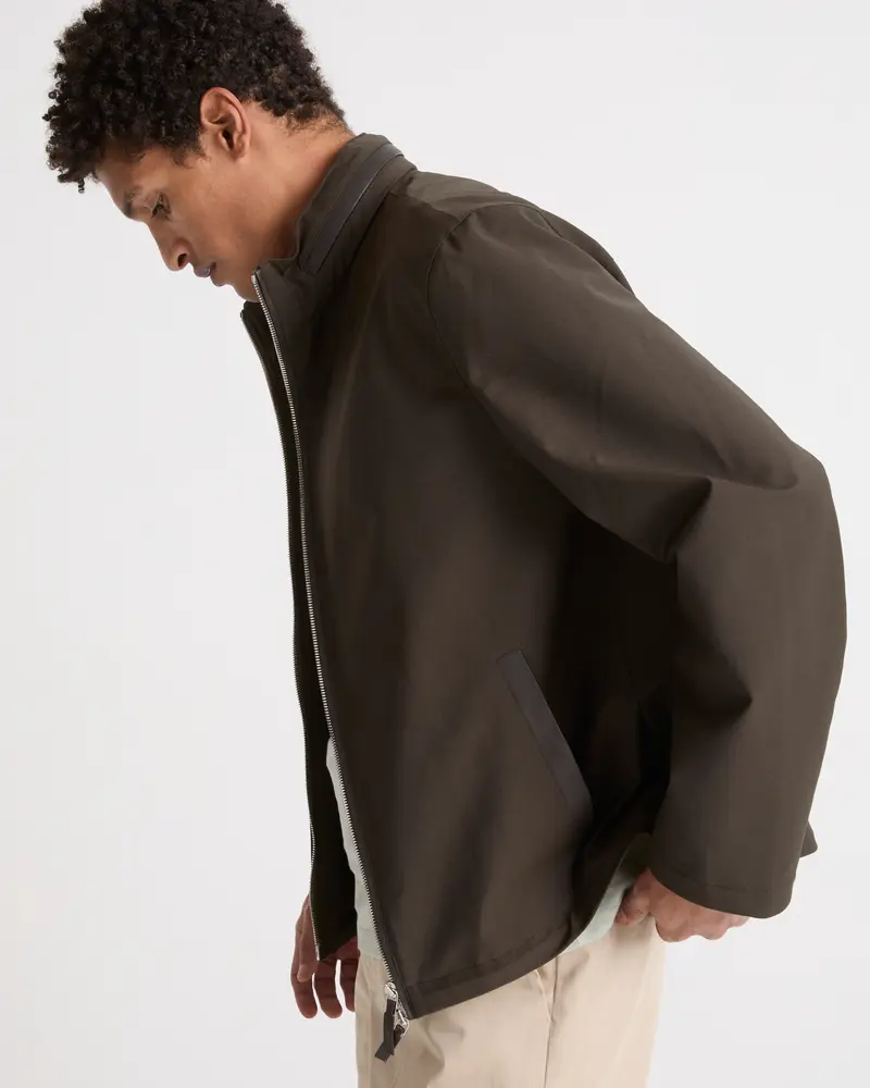 Veste imperméable en jersey avec détails en cuir et capuche
