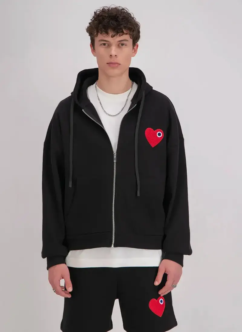 Veste noir Coeur Rouge avec capuche et fermeture Zip
