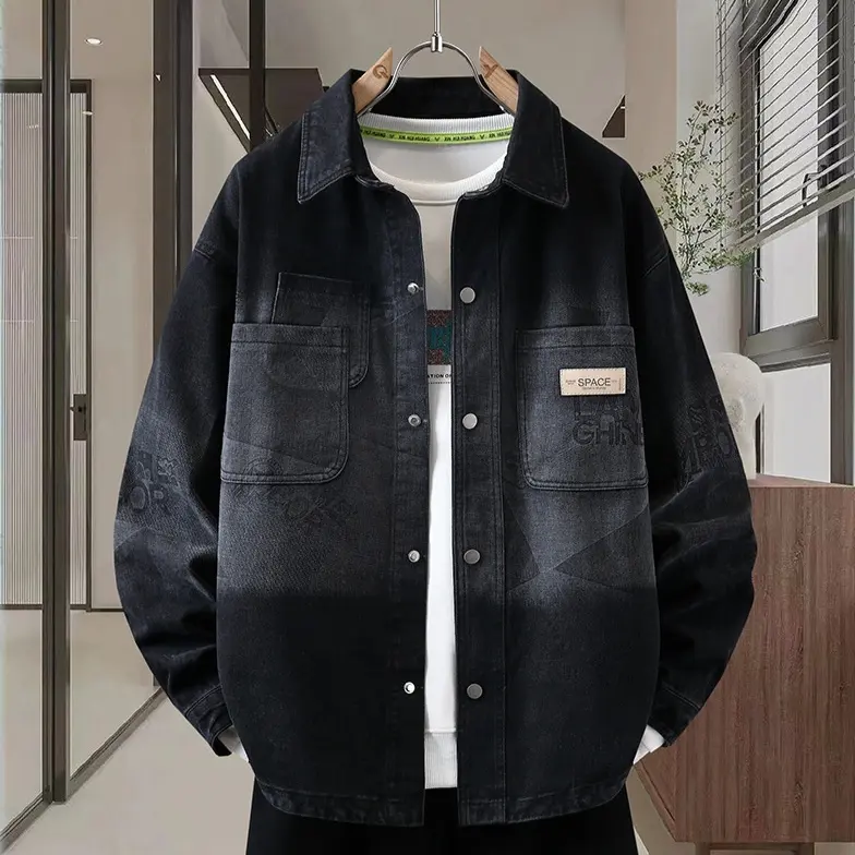 Veste noire à capuche en velours côtelé, coupe ajustée